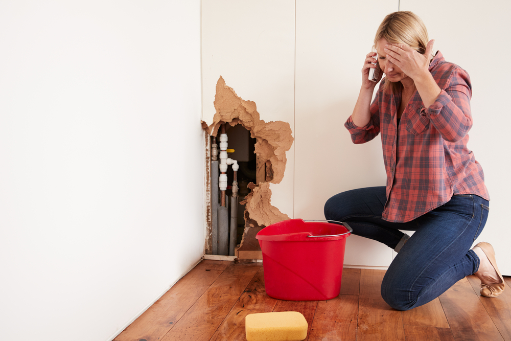 Stressed woman dealing with plumbing emergency: San Antonio Plumber’s Advice for handling plumbing emergencies.